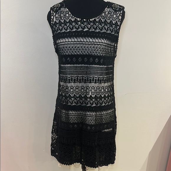 Black Mini Sheath Dress Sleeveless for Night Out with Crew Neck - Picture 1 of 9